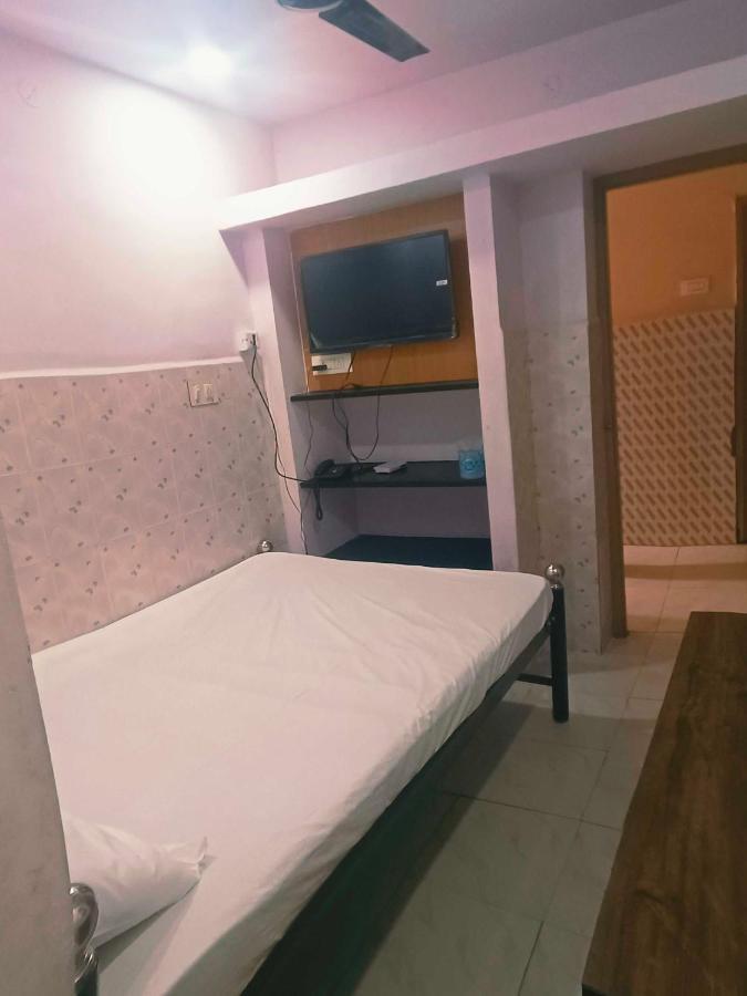 ולורה Spot On Sri Krish Hotel מראה חיצוני תמונה