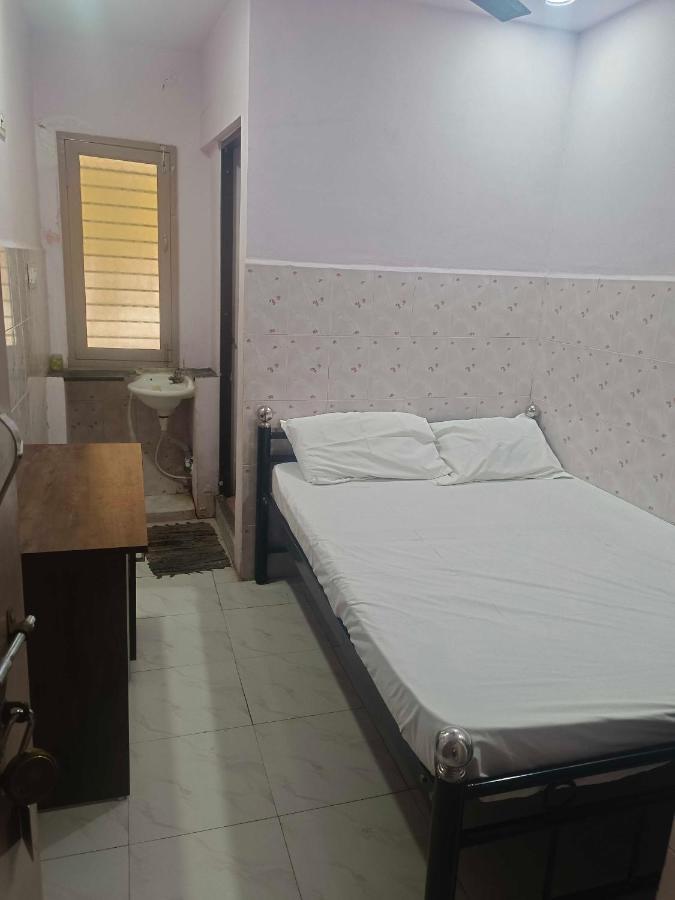 ולורה Spot On Sri Krish Hotel מראה חיצוני תמונה
